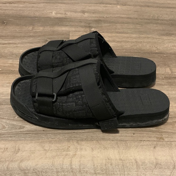 Sandals_&_Flip_Flops